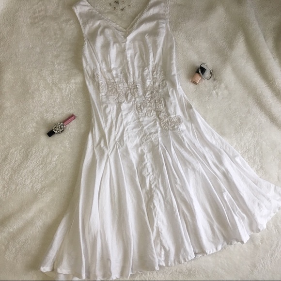 BGN Studio Dresses & Skirts - 🆕{BGN Studio} White Linen dress + metallic detail